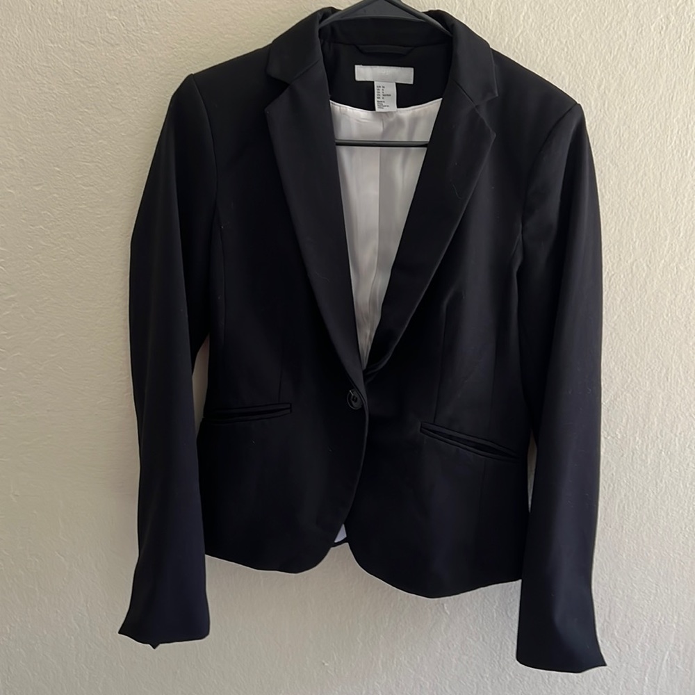 Beautiful black blazer from H&M in size 6